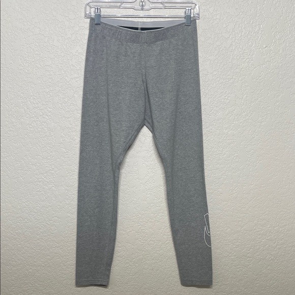 Nike Women’s Size Medium Gray Logo Tee and Leggings Set - Picture 6 of 10